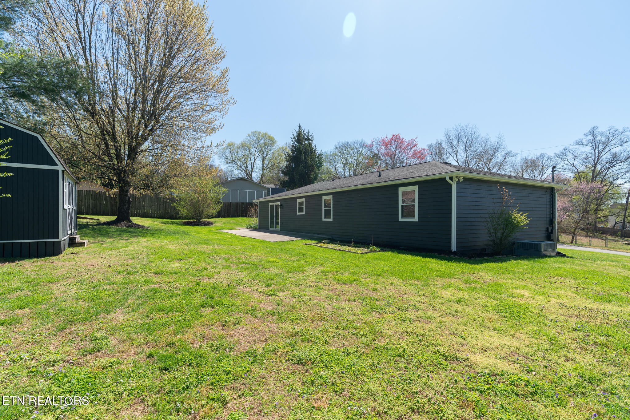 520 Harrow Road Knoxville, TN 37934 - Photo 33 of 42 a backyard of a house with lots of green space