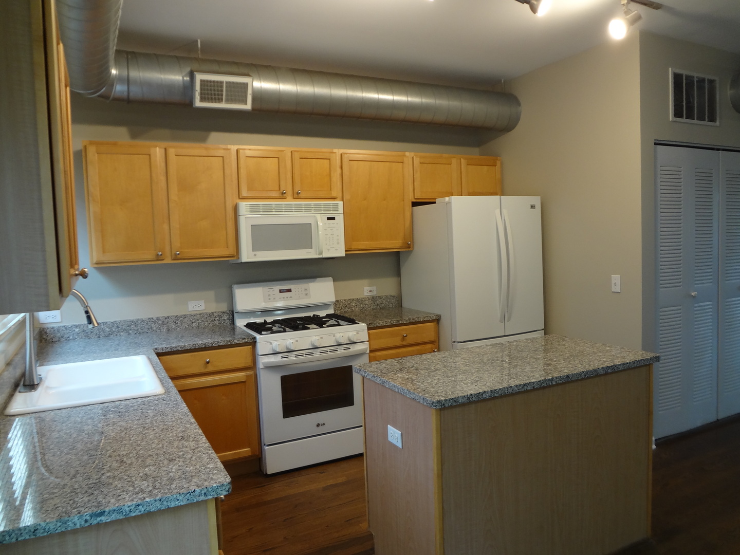 1834 Ridge Avenue, Unit 137 Evanston, IL 60201 - Photo 9 of 19