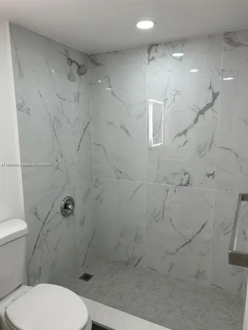 $2,350 | 6045 Northwest 186th Street, Unit 303, Hialeah, FL 33015