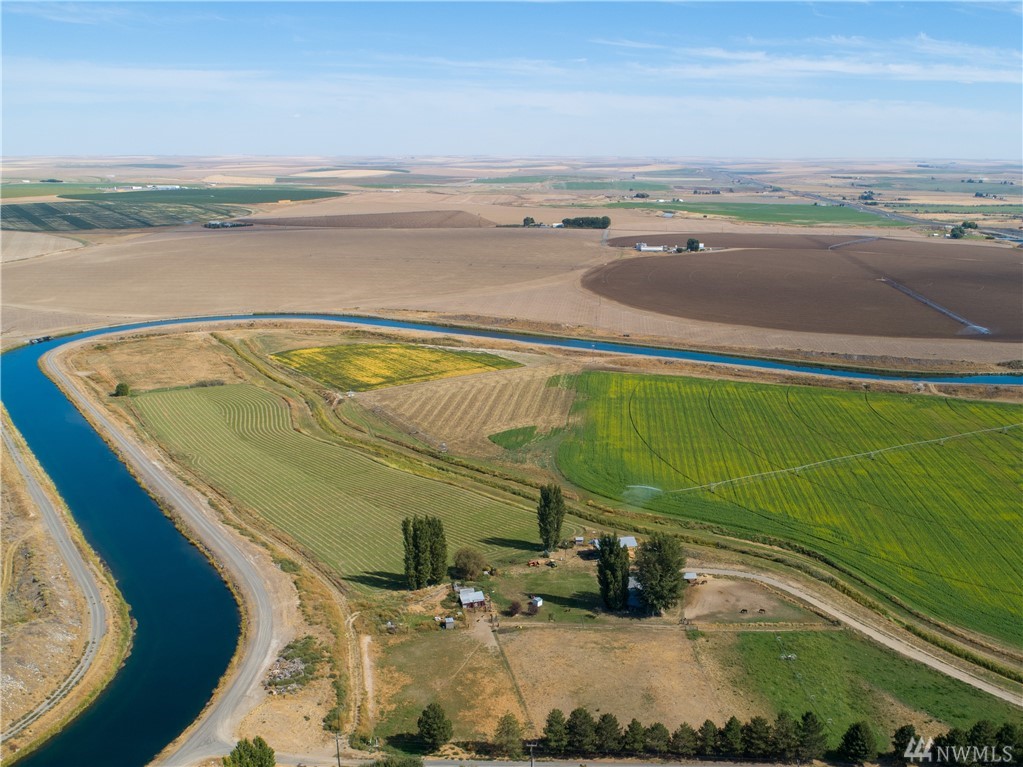403 Rd R Northeast Moses Lake, WA 98837 - Photo 1 of 23