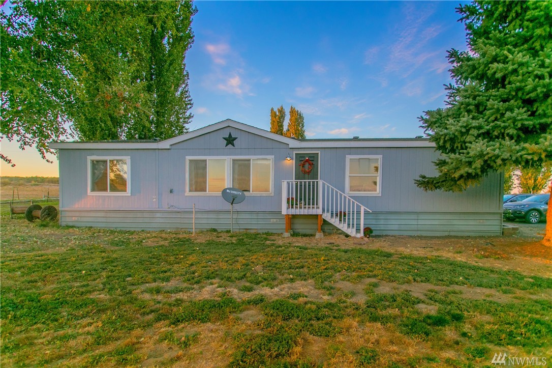 403 Rd R Northeast Moses Lake, WA 98837 - Photo 2 of 23