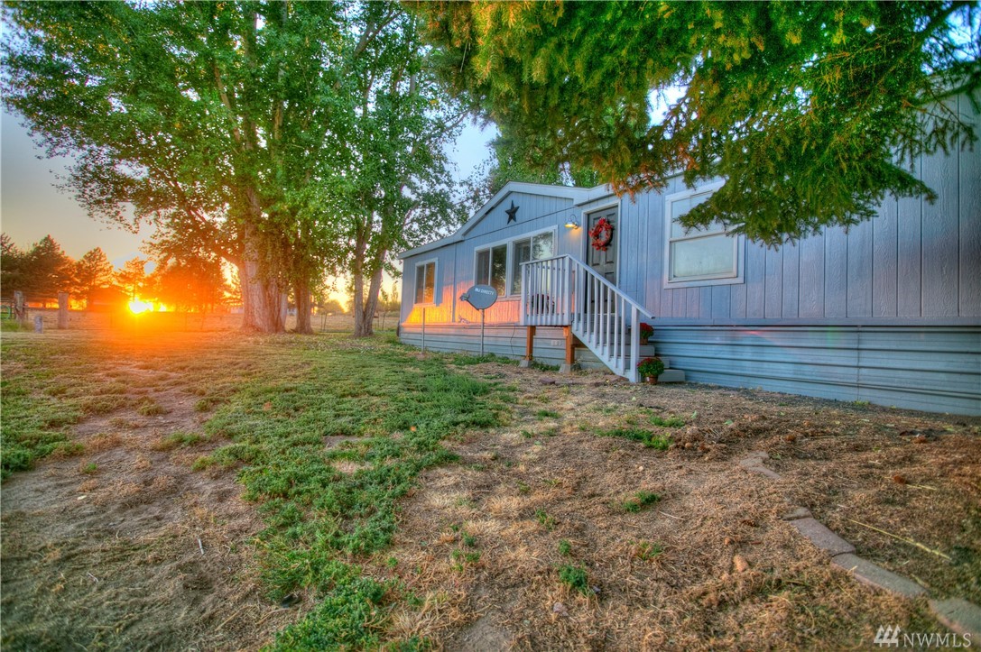 403 Rd R Northeast Moses Lake, WA 98837 - Photo 3 of 23