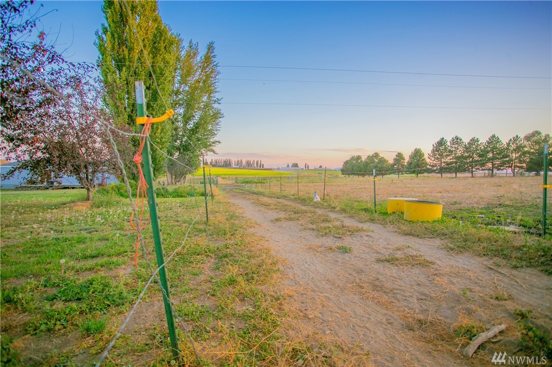 403 Rd R Northeast Moses Lake, WA 98837 - Photo 8 of 23