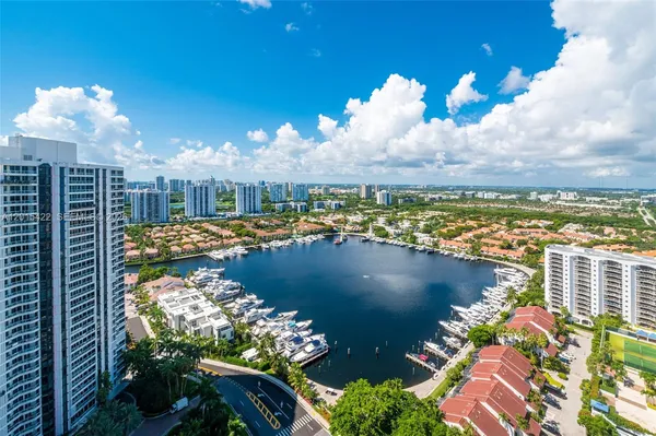 $950,000 | 21205 Yacht Club Drive, Unit 3107, Aventura, FL 33180