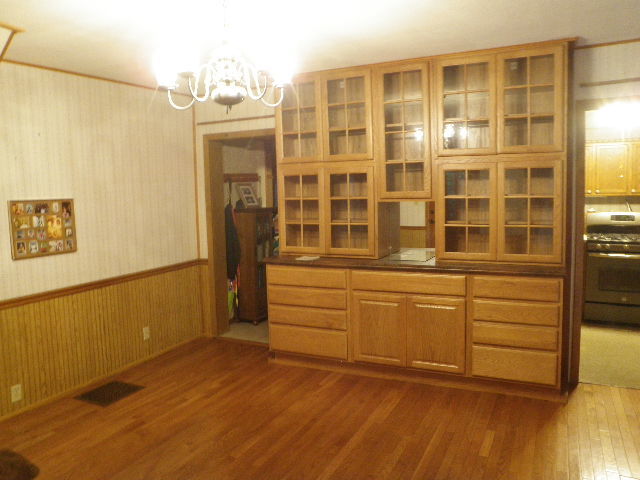 1449 North 32nd Road Ottawa, IL 61350 - Photo 4 of 21 a view of walk in closet with empty racks