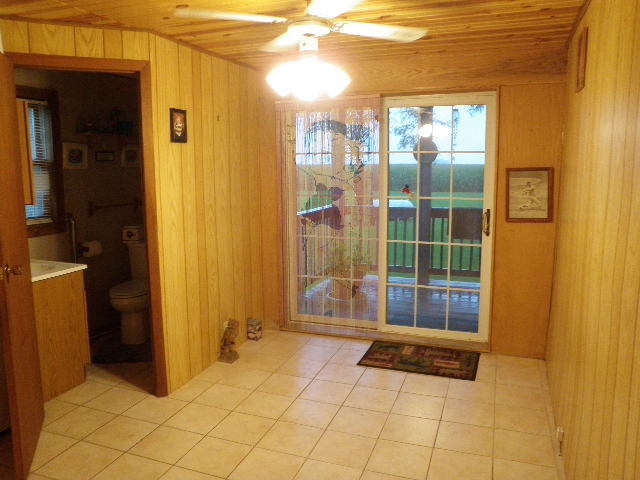 1449 North 32nd Road Ottawa, IL 61350 - Photo 8 of 21 a view of bathroom with shower