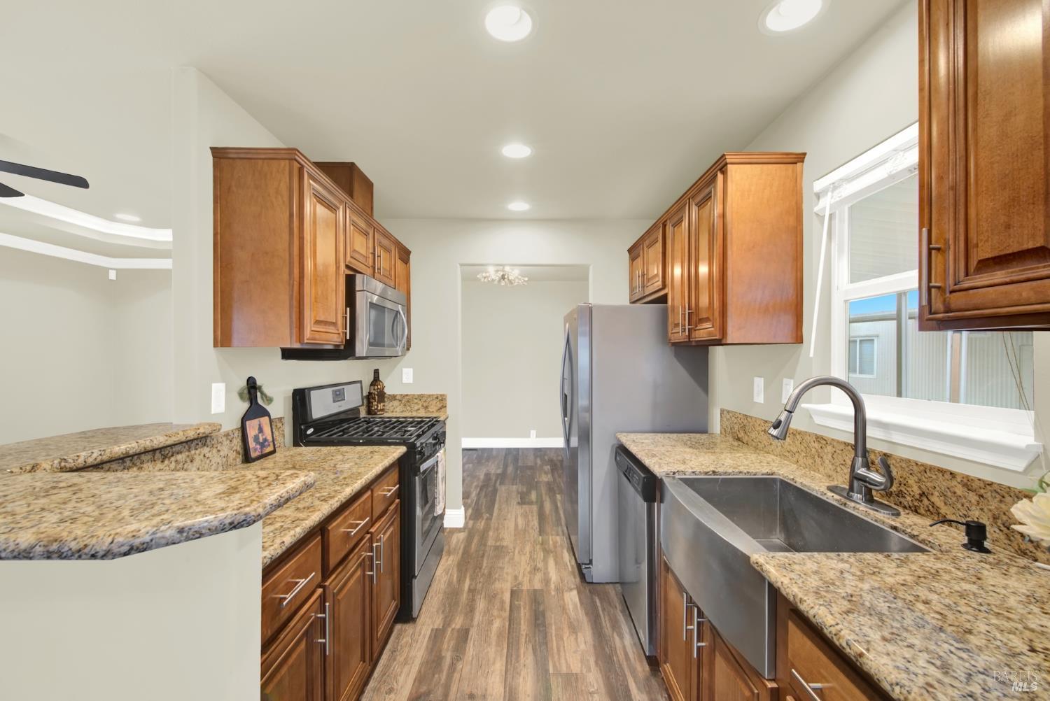 32 Lemon Tree Circle Vacaville, CA 95687 - Photo 3 of 54