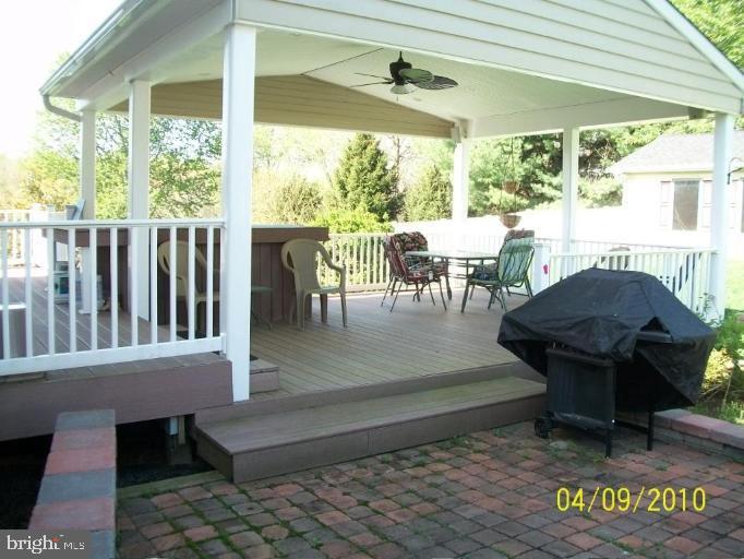3410 Nottingham Road Westminster, MD 21157 - Photo 5 of 32 Deck