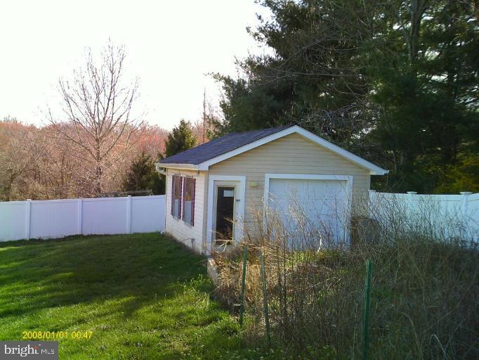 3410 Nottingham Road Westminster, MD 21157 - Photo 8 of 32 Shed