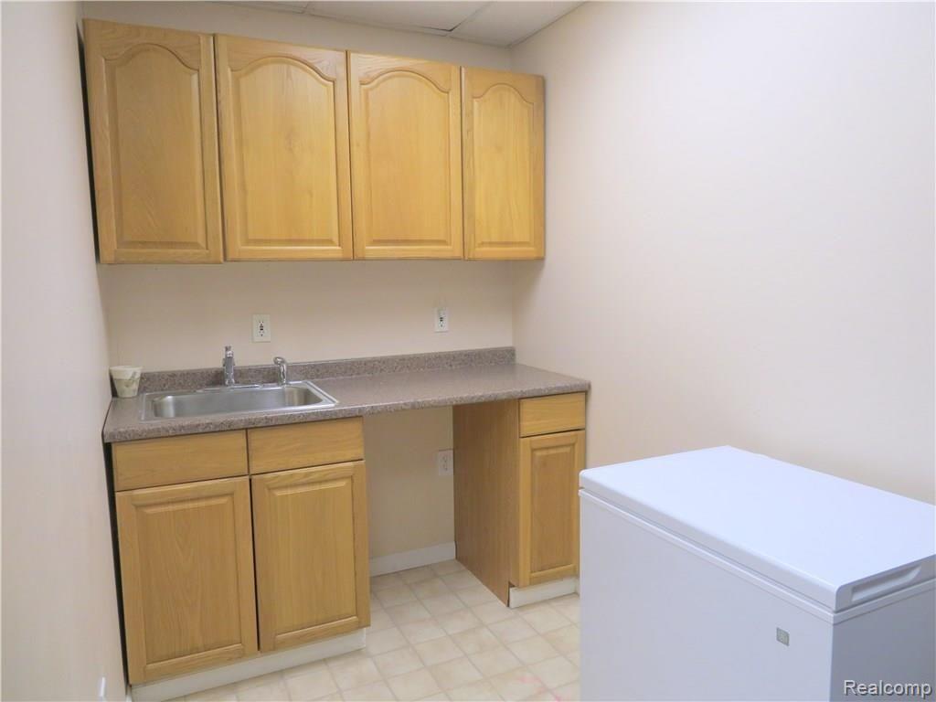 2663 Fisk Road Howell, MI 48843 - Photo 28 of 31 LL kitchenette.JPG