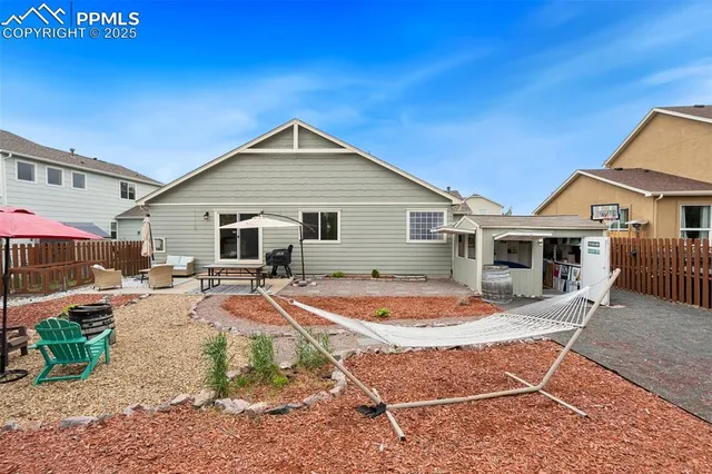 a view of a house with backyard and porch