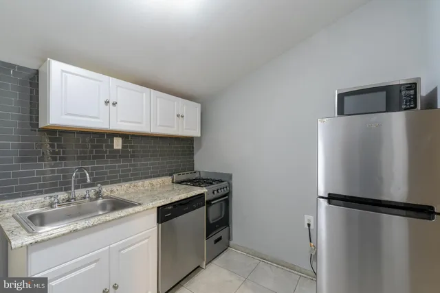 $1,595 | 519 South Port Street, Baltimore, MD 21224