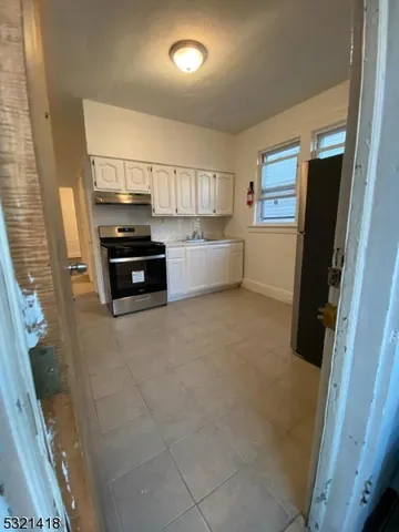 $2,000 | 1031 Kilsyth Road, Unit 1R, Elizabeth, NJ 07208