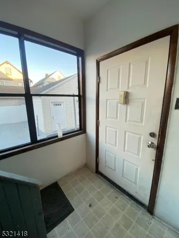 $2,000 | 1031 Kilsyth Road, Unit 1R, Elizabeth, NJ 07208