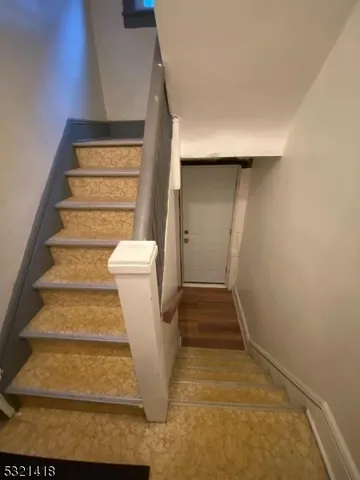 $2,000 | 1031 Kilsyth Road, Unit 1R, Elizabeth, NJ 07208