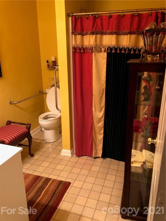 3918 Sunset Road Charlotte, NC 28216 - Photo 5 of 9 Gallery Image 5