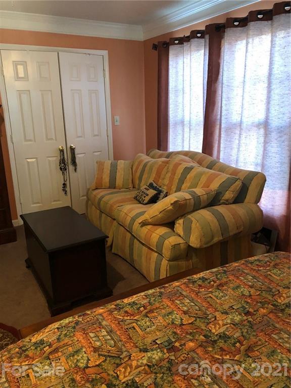 3918 Sunset Road Charlotte, NC 28216 - Photo 6 of 9 Gallery Image 6