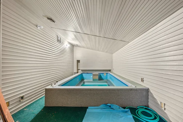 a small white building with a white roof