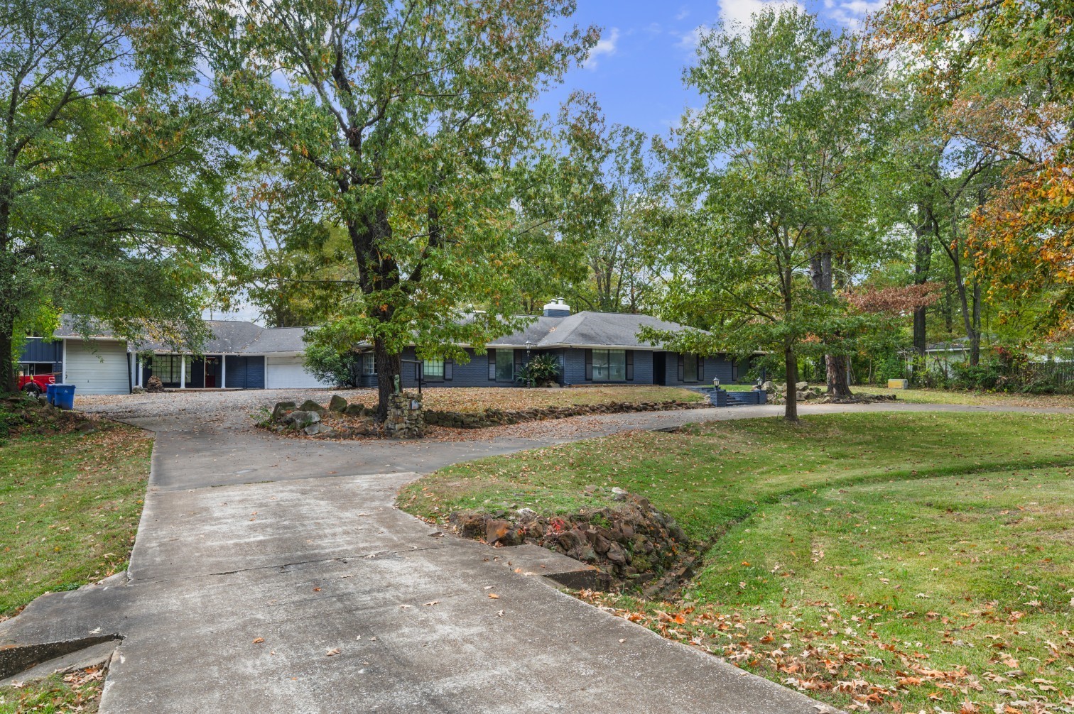 1207 Glade Street Lufkin, TX 75901 - Photo 41 of 49 a view of a patio with a table and chairs under an umbrella