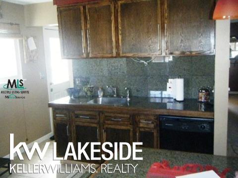 7260 Henry Street Center Line, MI 48015 - Photo 7 of 12 31351454-6.JPG