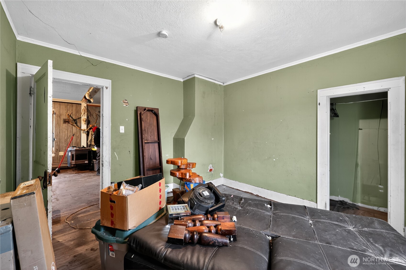 407 O Street Hoquiam, WA 98550 - Photo 18 of 31 a living room with furniture