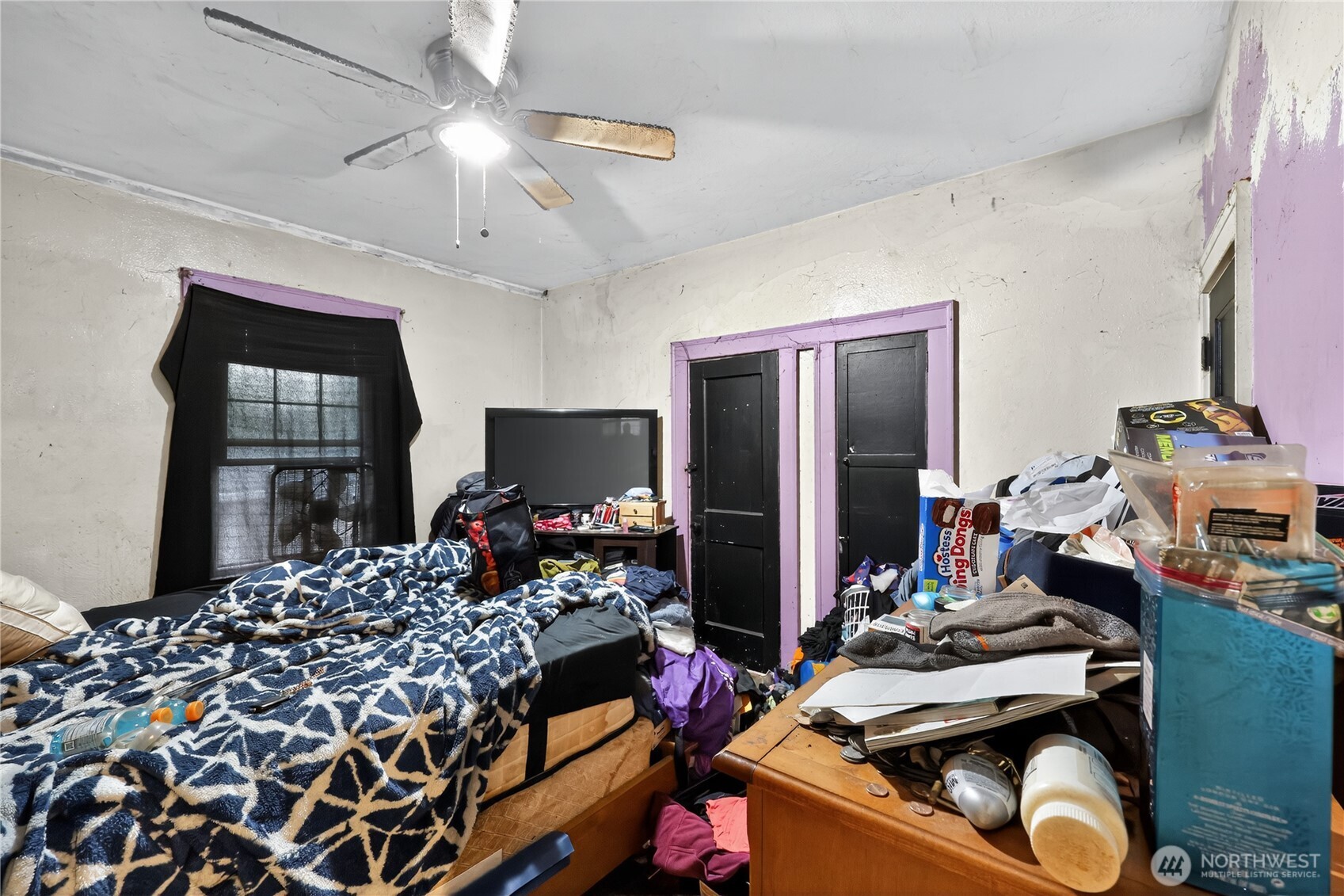 407 O Street Hoquiam, WA 98550 - Photo 20 of 31 a bed room with a bed and a television