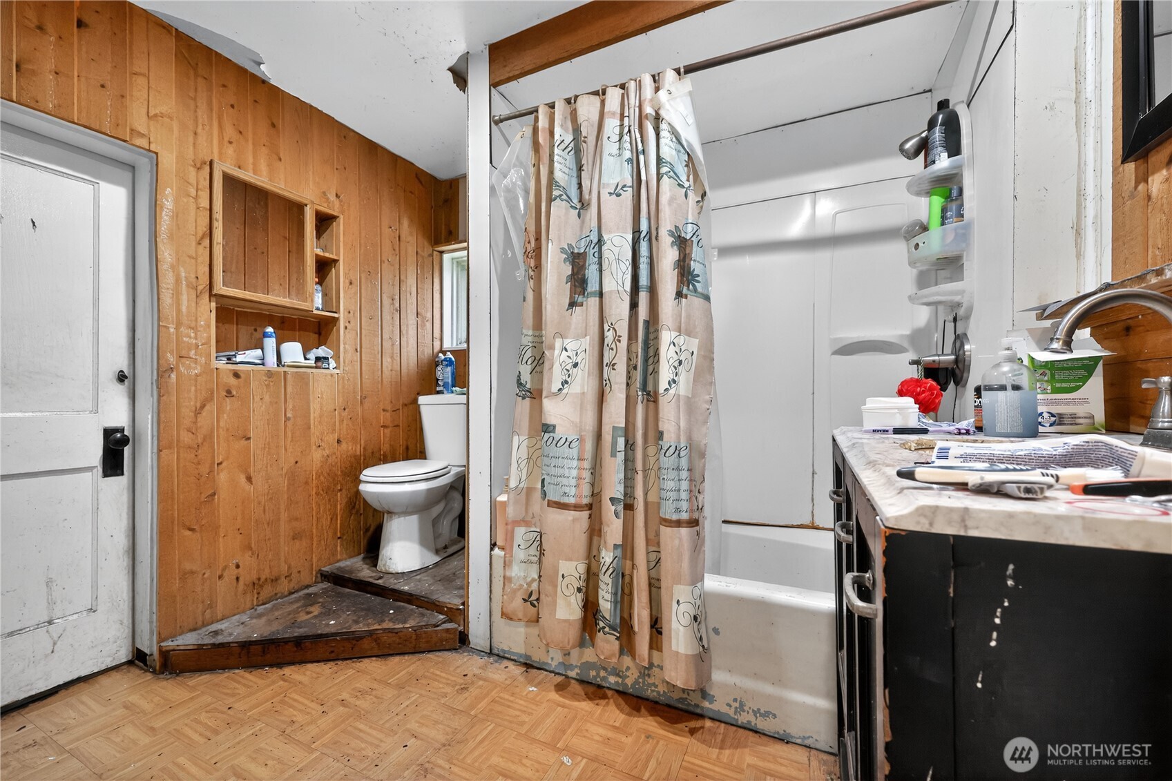 407 O Street Hoquiam, WA 98550 - Photo 23 of 31 a bathroom with a sink toilet and shower