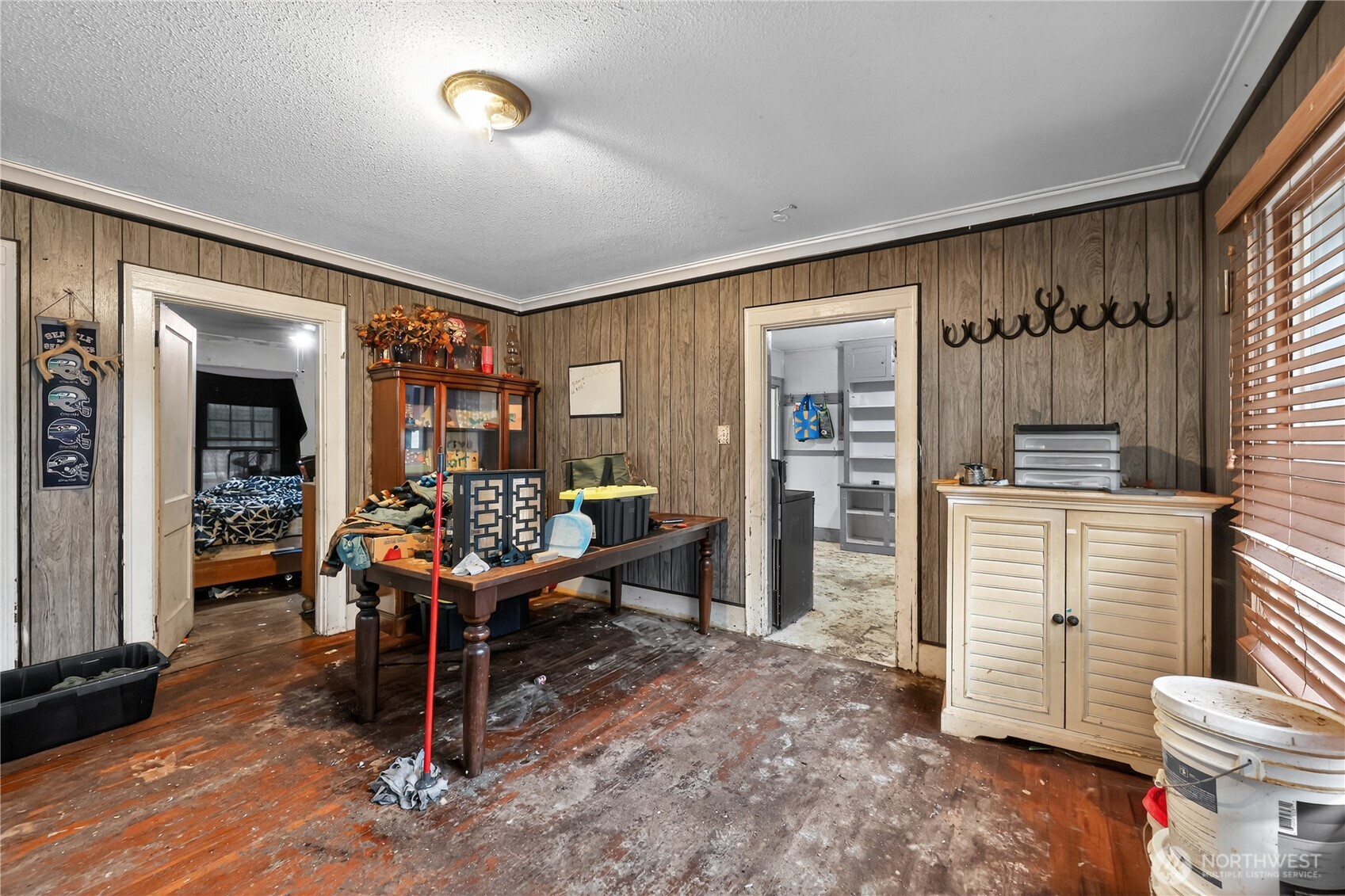 407 O Street Hoquiam, WA 98550 - Photo 24 of 31 a living room with furniture and view of bedroom