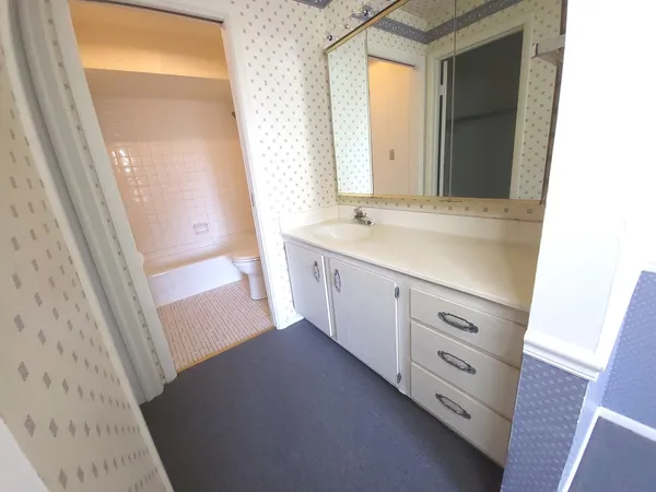 $193,500 | 720 St Andrews Lane, Unit 38, Crystal Lake, IL 60014
