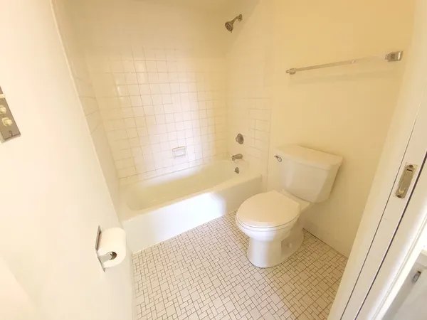 $193,500 | 720 St Andrews Lane, Unit 38, Crystal Lake, IL 60014