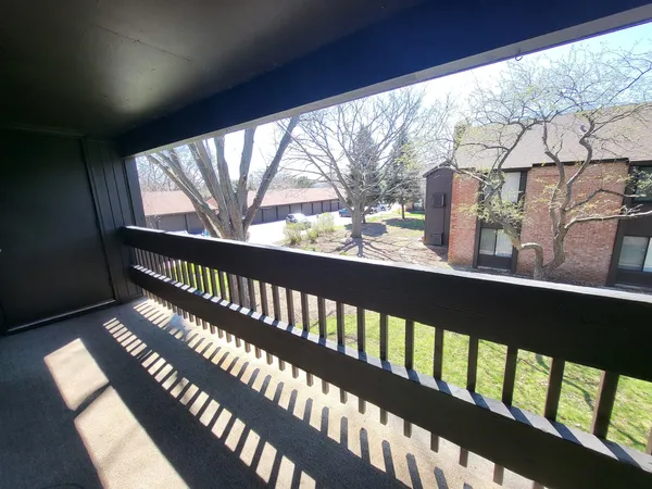 $193,500 | 720 St Andrews Lane, Unit 38, Crystal Lake, IL 60014
