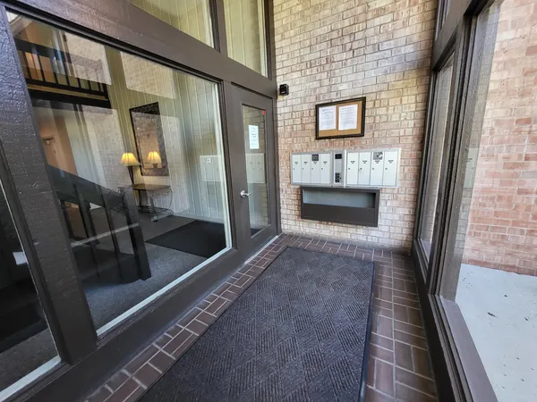 $193,500 | 720 St Andrews Lane, Unit 38, Crystal Lake, IL 60014