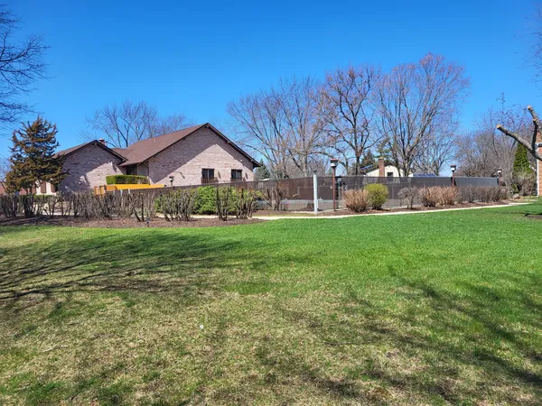 $193,500 | 720 St Andrews Lane, Unit 38, Crystal Lake, IL 60014
