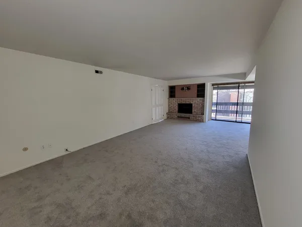 $193,500 | 720 St Andrews Lane, Unit 38, Crystal Lake, IL 60014