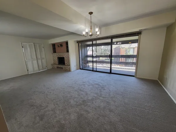 $193,500 | 720 St Andrews Lane, Unit 38, Crystal Lake, IL 60014
