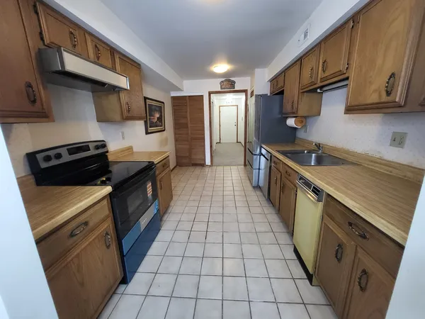$193,500 | 720 St Andrews Lane, Unit 38, Crystal Lake, IL 60014