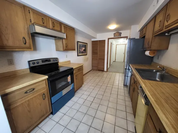 $193,500 | 720 St Andrews Lane, Unit 38, Crystal Lake, IL 60014