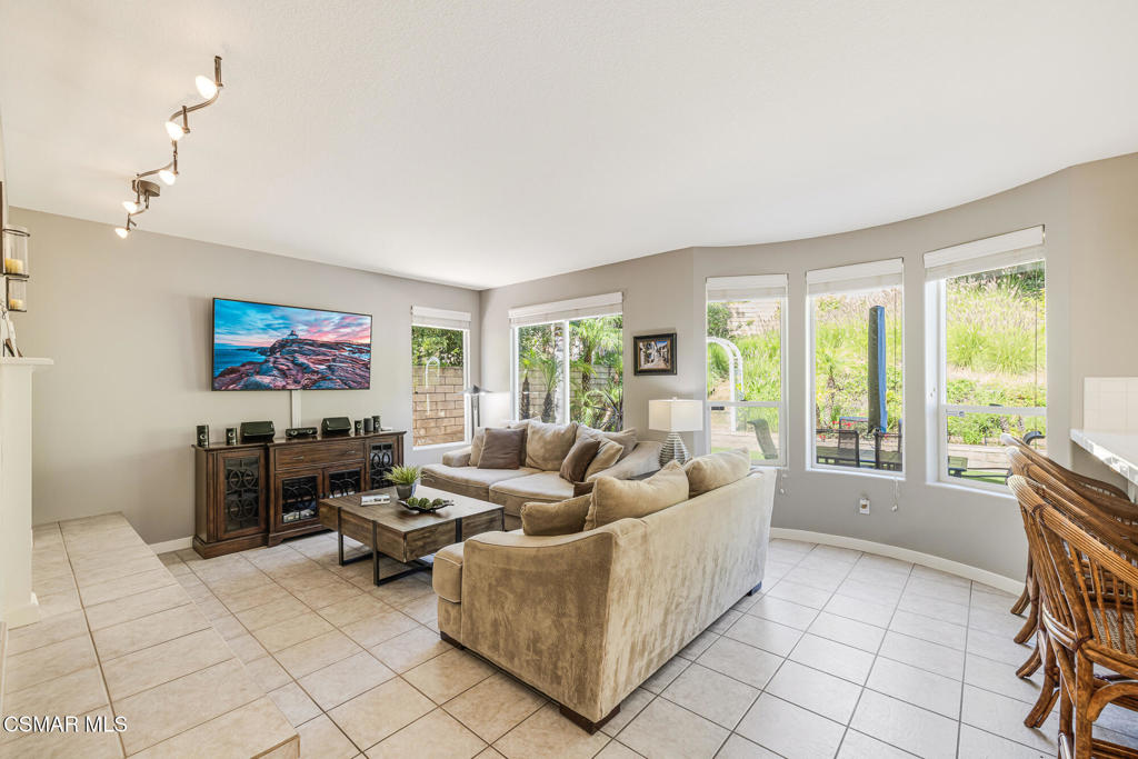 57 East Boulder Creek Road Simi Valley, CA 93065 - Photo 13 of 52