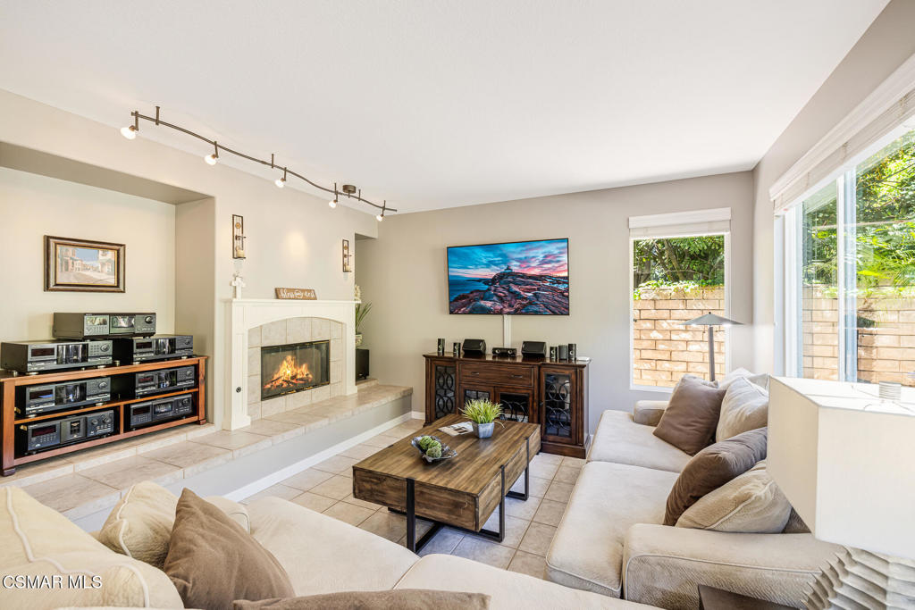 57 East Boulder Creek Road Simi Valley, CA 93065 - Photo 16 of 52