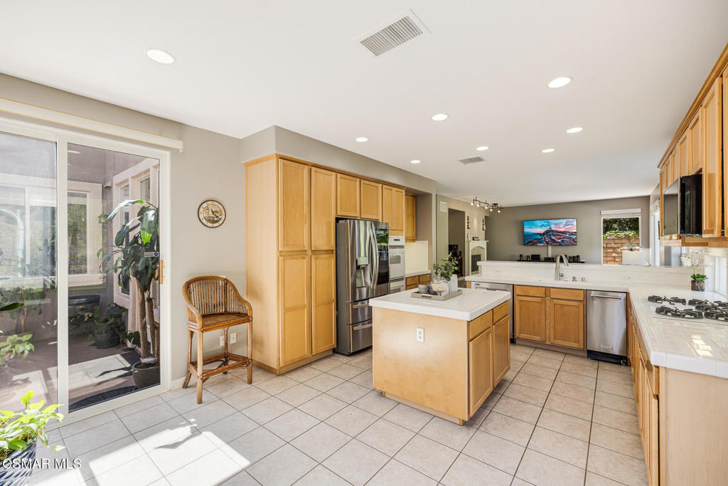 57 East Boulder Creek Road Simi Valley, CA 93065 - Photo 19 of 52