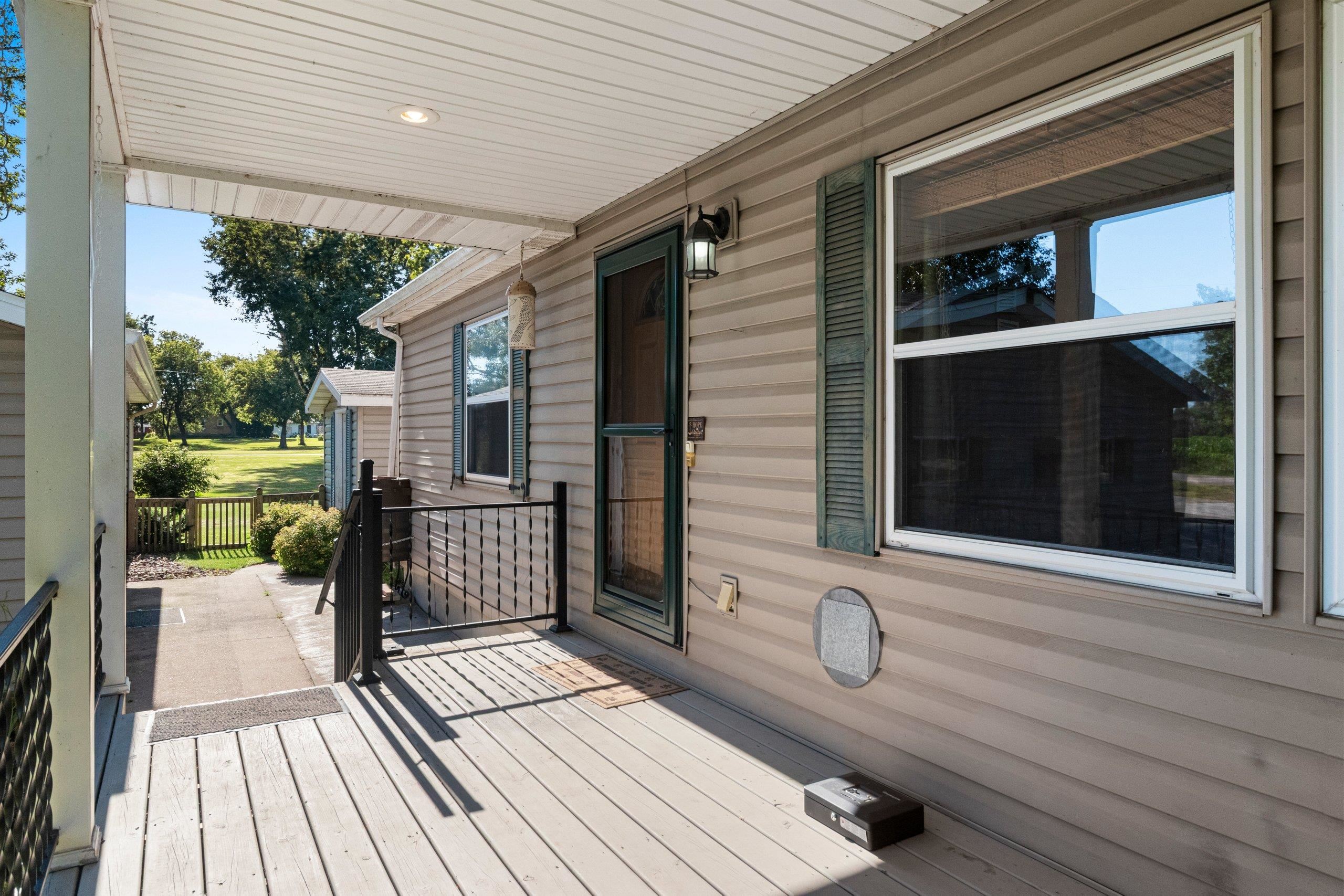 W10298 School Road Hortonville, WI 54944 - Photo 7 of 43
