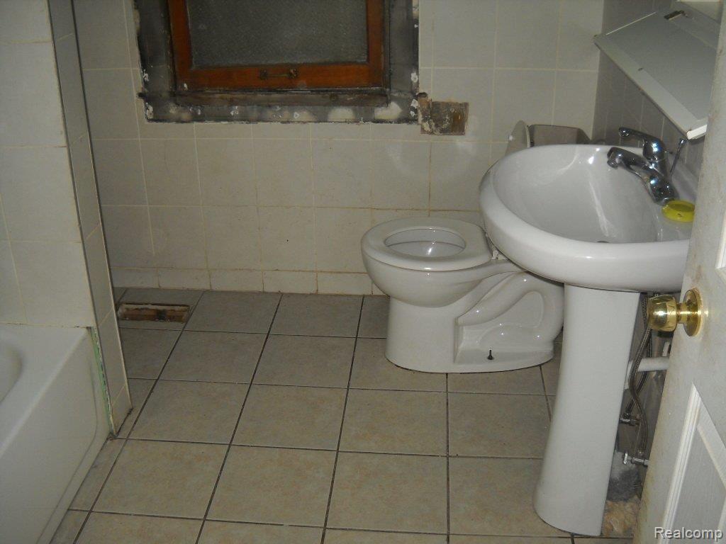 4048 Clippert Street Detroit, MI 48210 - Photo 12 of 17 DSCN6260