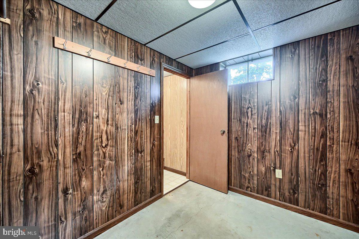 1887 Cider Press Road Manheim, PA 17545 - Photo 18 of 38 a view of a hallway