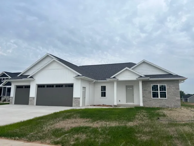 $574,900 | 4450 Nature Ridge, Howard, WI 54313
