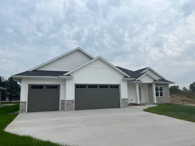 $574,900 | 4450 Nature Ridge, Howard, WI 54313