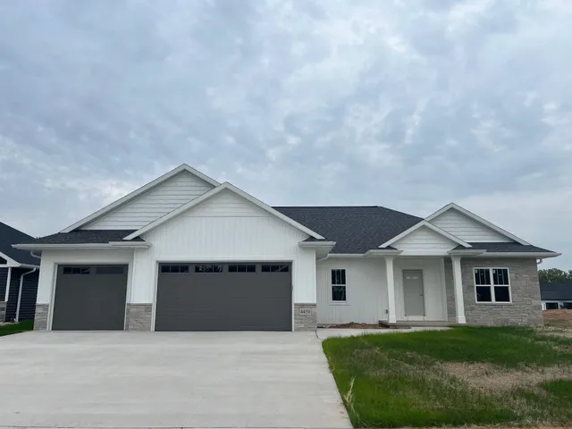 $574,900 | 4450 Nature Ridge, Howard, WI 54313