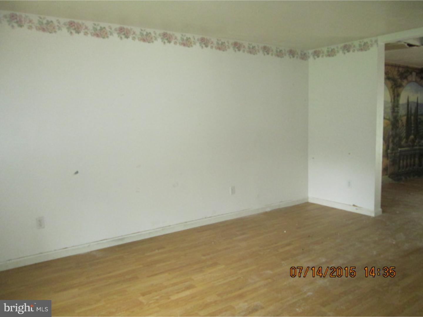 2236 Street Road Warrington, PA 18976 - Photo 5 of 22 Living Room