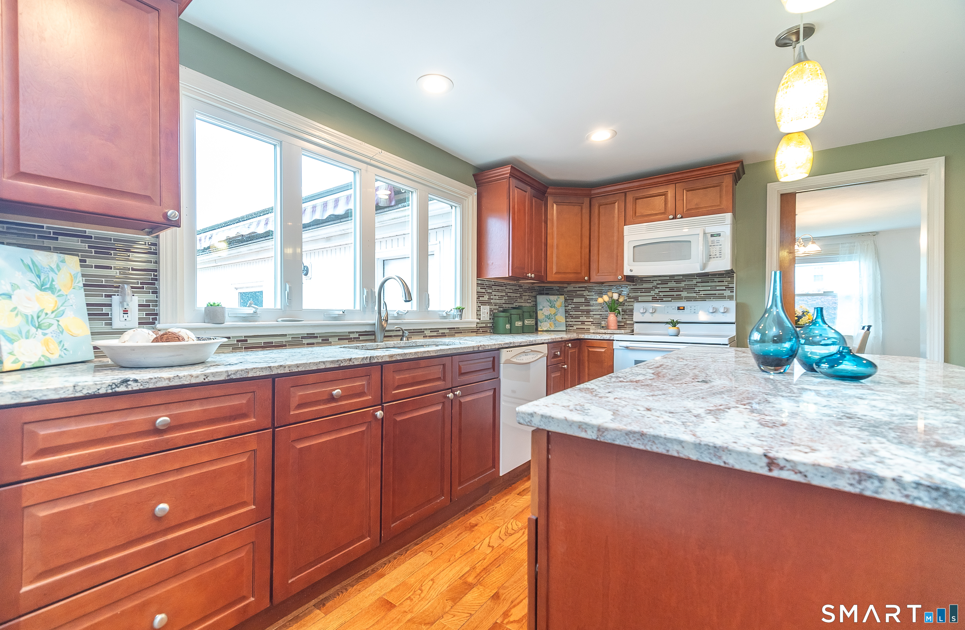 779 Ridge Road Middletown, CT 06457 - Photo 8 of 35