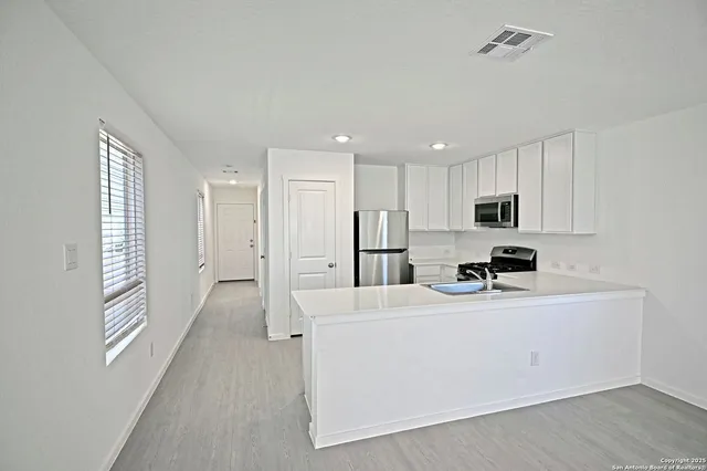 $1,295 | 11822 Bluebell, Converse, TX 78109