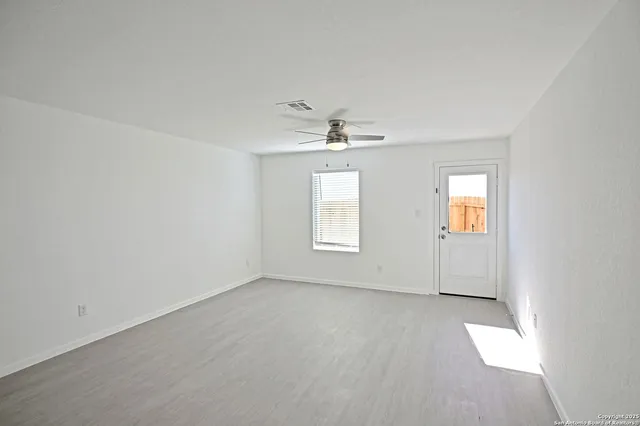 $1,295 | 11822 Bluebell, Converse, TX 78109